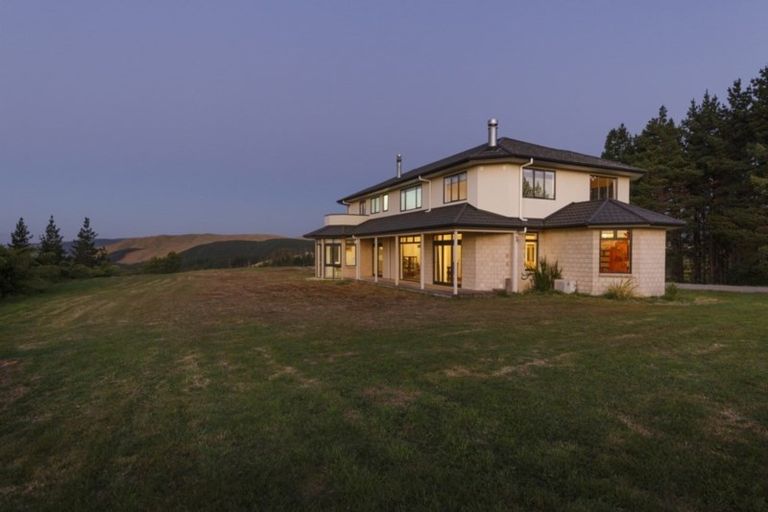 Photo of property in 302 Ngahere Park Road, Turitea, Palmerston North, 4472