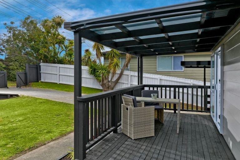 Photo of property in 55 Triangle Road, Massey, Auckland, 0614