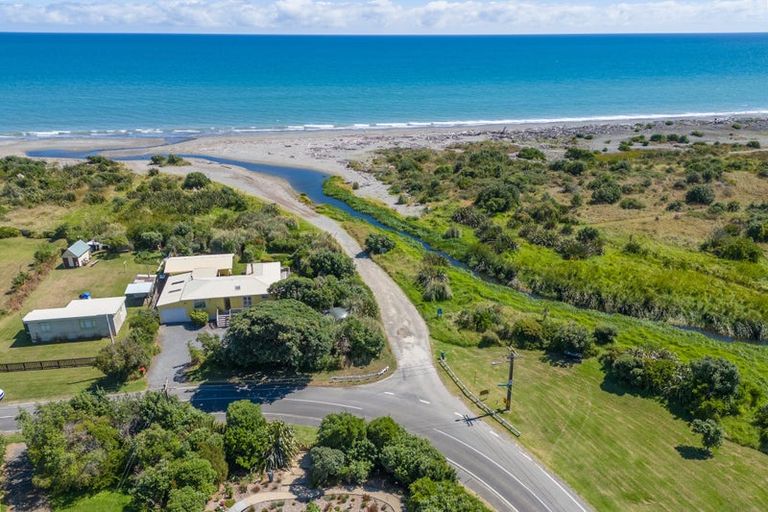 Photo of property in 1 Rodney Avenue, Te Horo Beach, Otaki, 5581