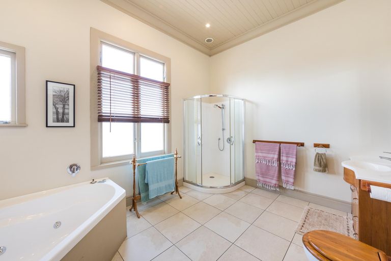 Photo of property in 92 Wood Street, Takaro, Palmerston North, 4410