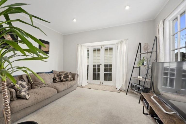 Photo of property in 42 York Street, Moera, Lower Hutt, 5010