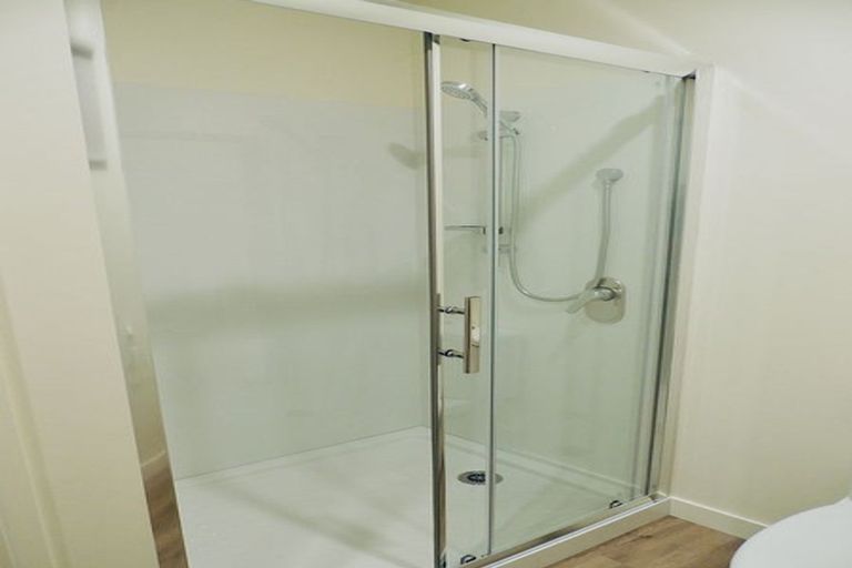 Photo of property in 1/73 Birkdale Road, Birkdale, Auckland, 0626