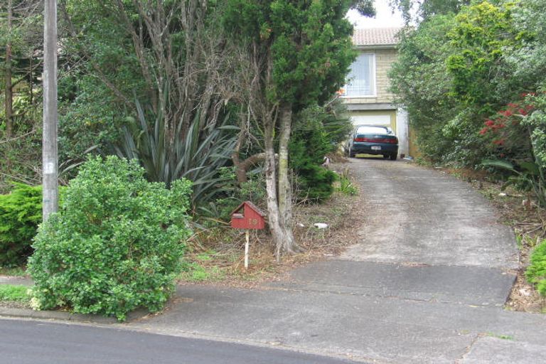 Photo of property in 19 Heron Place, Pakuranga Heights, Auckland, 2010