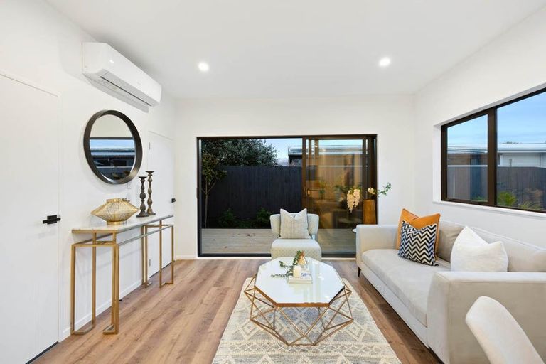 Photo of property in 5/81 Vodanovich Road, Te Atatu South, Auckland, 0610