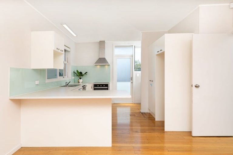 Photo of property in 19a Marewa Street, Te Atatu South, Auckland, 0610