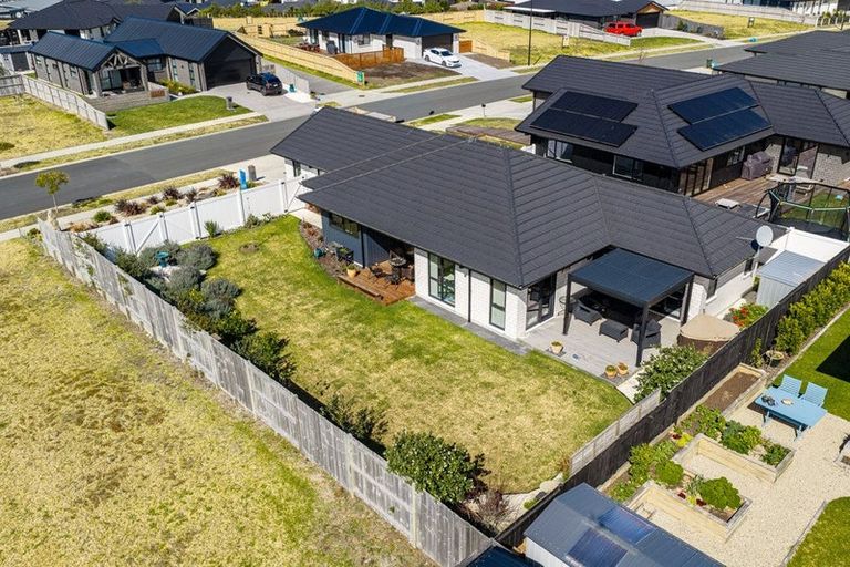 Photo of property in 4 Te Taniwha Road, One Tree Point, 0118