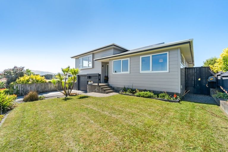 Photo of property in 7 James Cook Drive, Whitby, Porirua, 5024