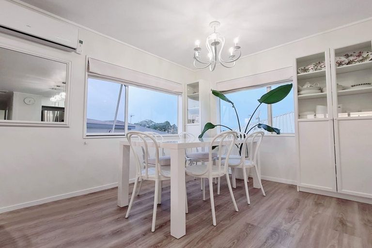 Photo of property in 1/8 Flaunty Place, West Harbour, Auckland, 0618