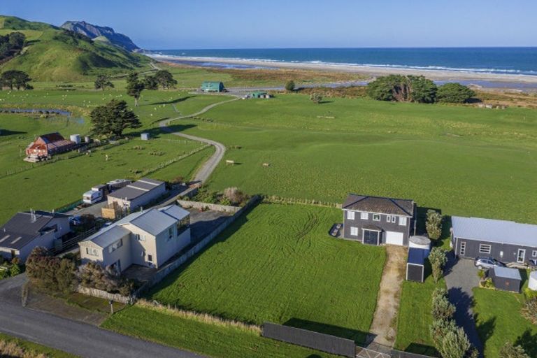 Photo of property in 79 Seaview Road, Herbertville, 4970