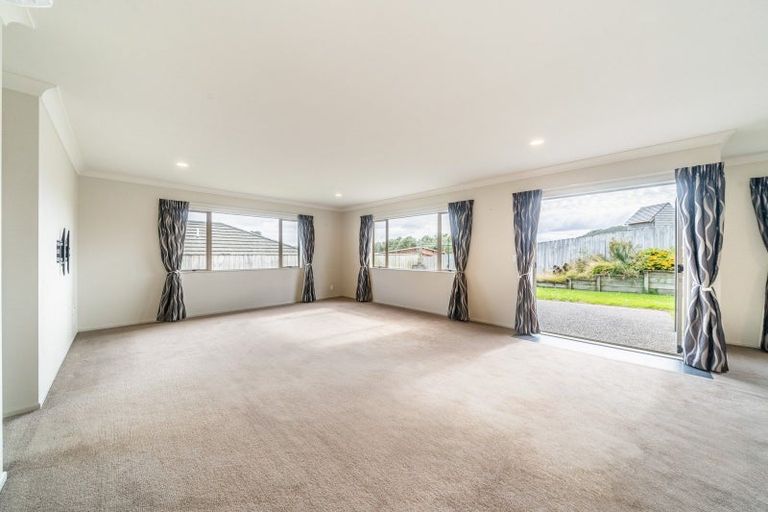Photo of property in 35 Staithes Drive North, Whitby, Porirua, 5024