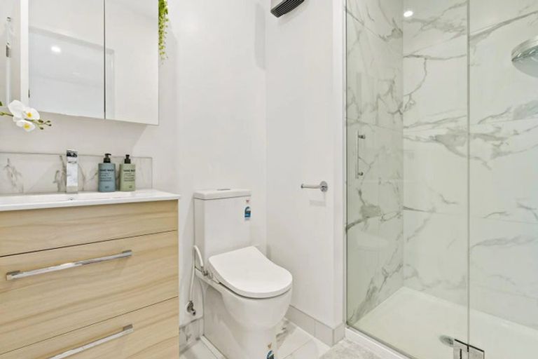 Photo of property in 2/2 Jadewynn Drive, Massey, Auckland, 0614