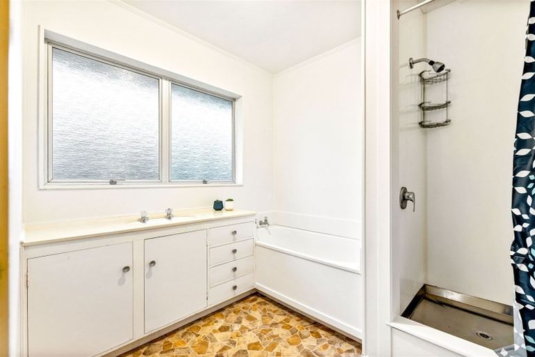 Photo of property in 1/30 Takapu Street, Henderson, Auckland, 0612