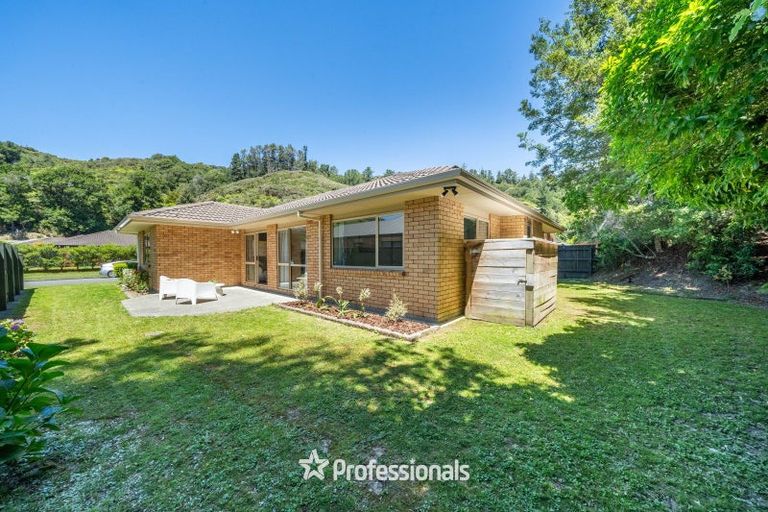 Photo of property in 24 Aragon Grove, Kingsley Heights, Upper Hutt, 5018