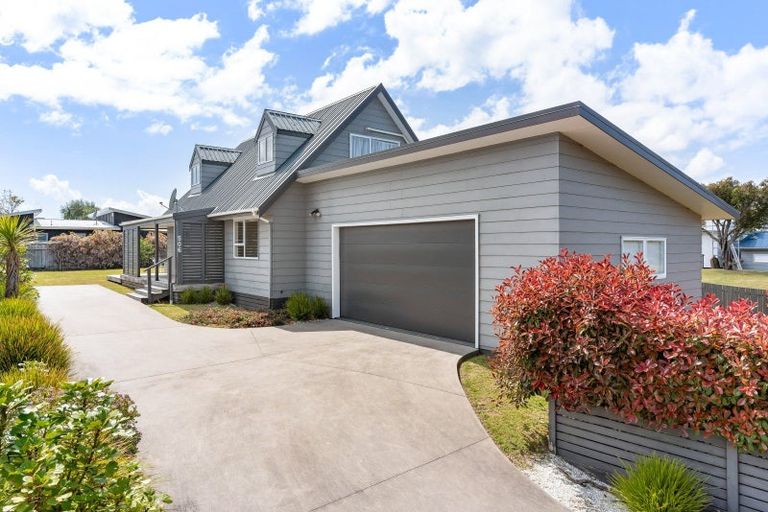 Photo of property in 506 Linton Crescent, Whangamata, 3620