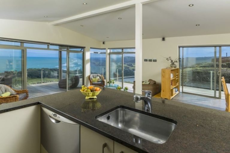 Photo of property in 42 Waitea Road, Muriwai, Waimauku, 0881