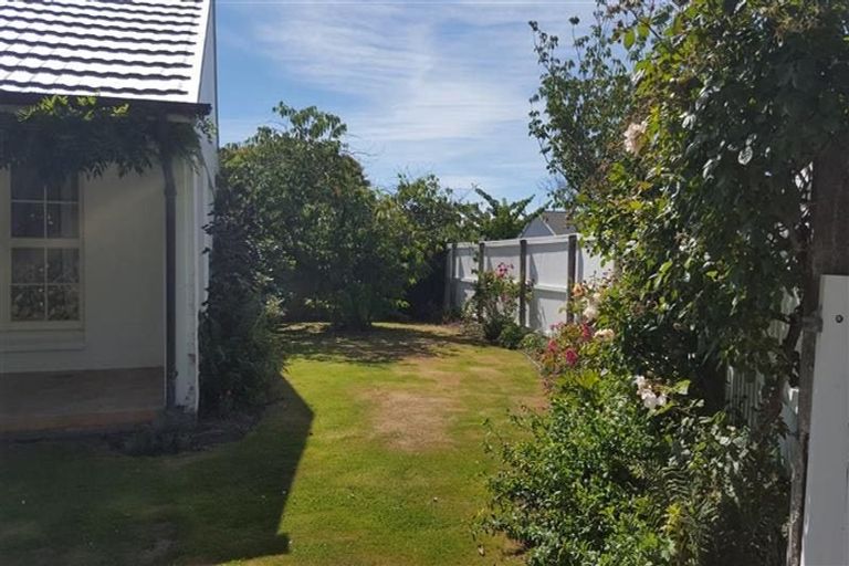 Photo of property in 8 Moorpark Place, Ilam, Christchurch, 8041