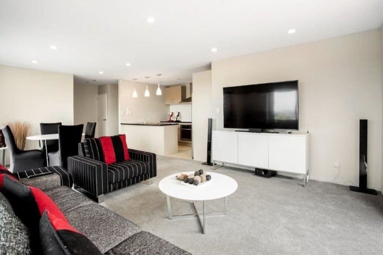 Photo of property in 21 Cityview Place, Massey, Auckland, 0614