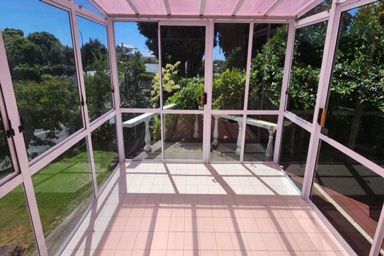 Photo of property in 9 Tiverton Crescent, Whalers Gate, New Plymouth, 4310