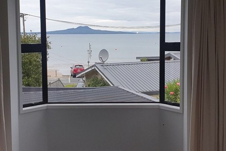 Photo of property in 2/30 Manly Esplanade, Browns Bay, Auckland, 0630