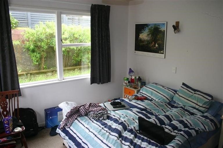 Photo of property in 1 Flint Way, Northland, Wellington, 6012