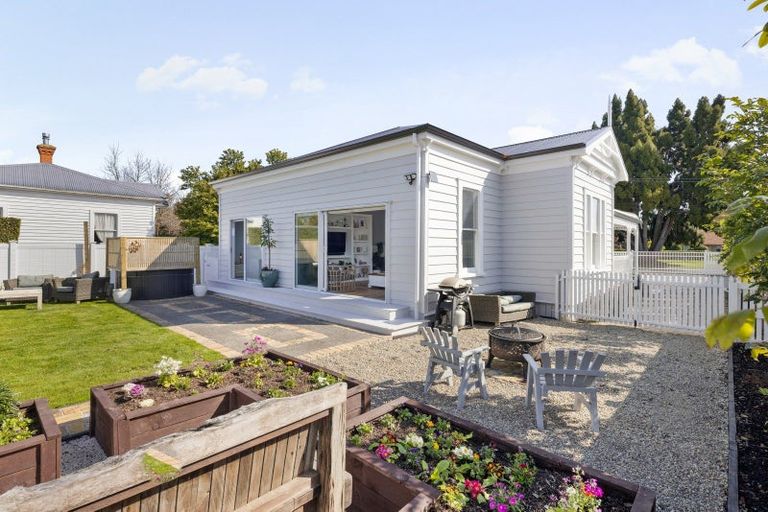 Photo of property in 114 Victoria Street, Cambridge, 3434