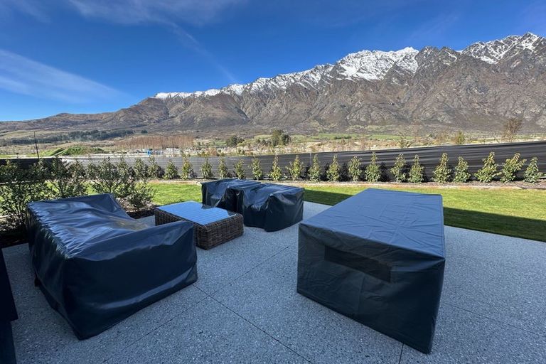 Photo of property in 10 Drysdale Road, Jacks Point, 9371