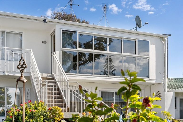 Photo of property in 5k The Esplanade, Eastern Beach, Auckland, 2012