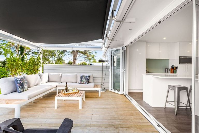 Photo of property in 27 Gill Avenue, Te Atatu Peninsula, Auckland, 0610