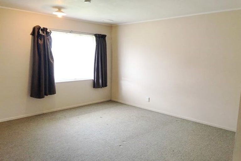 Photo of property in 174 Bruce Mclaren Road, Henderson, Auckland, 0612