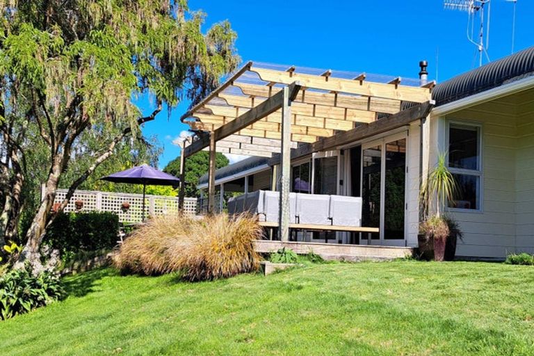 Photo of property in 92a Forest Lakes Road, Otaki, 5583
