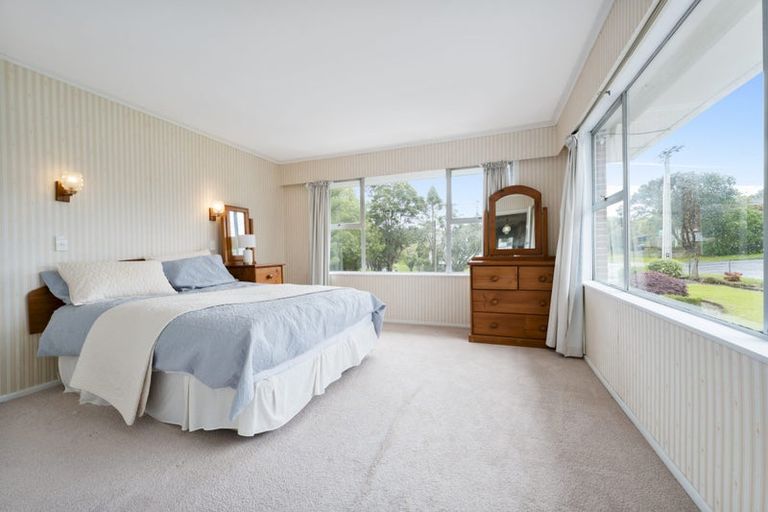 Photo of property in 8 Fowey Avenue, Te Atatu South, Auckland, 0610