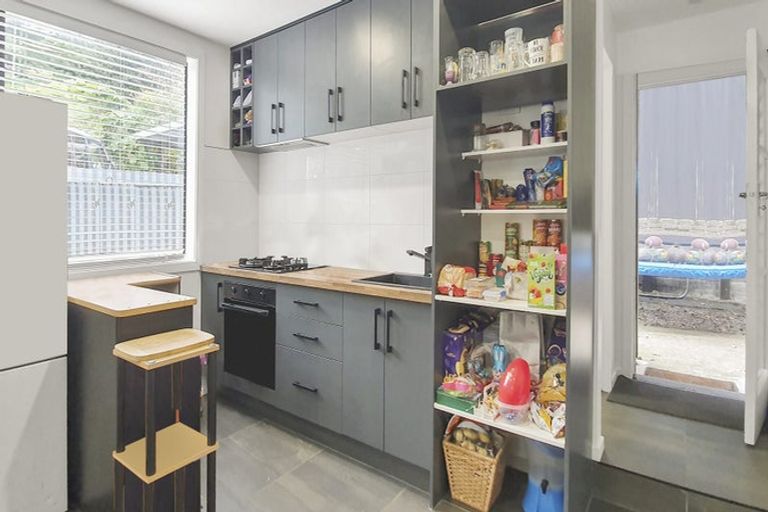 Photo of property in 38 Hawkhurst Road, Lyttelton, 8082