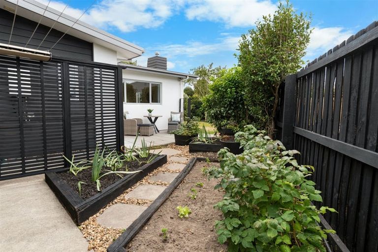 Photo of property in 8 Springwater Avenue, Northwood, Christchurch, 8051