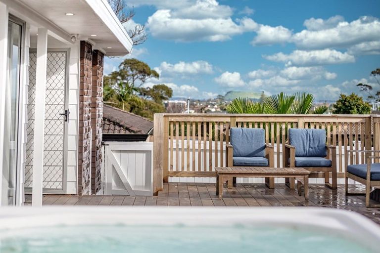 Photo of property in 1/3 Benygloe Place, Highland Park, Auckland, 2010