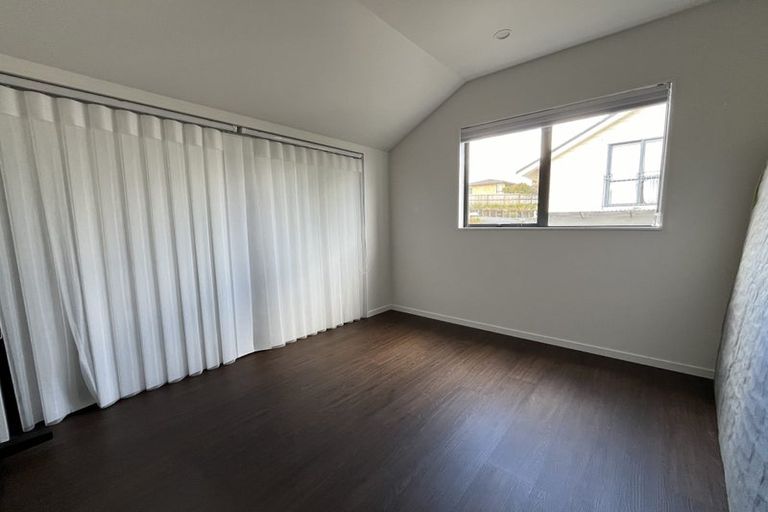 Photo of property in 30 Benchmark Drive, Massey, Auckland, 0614