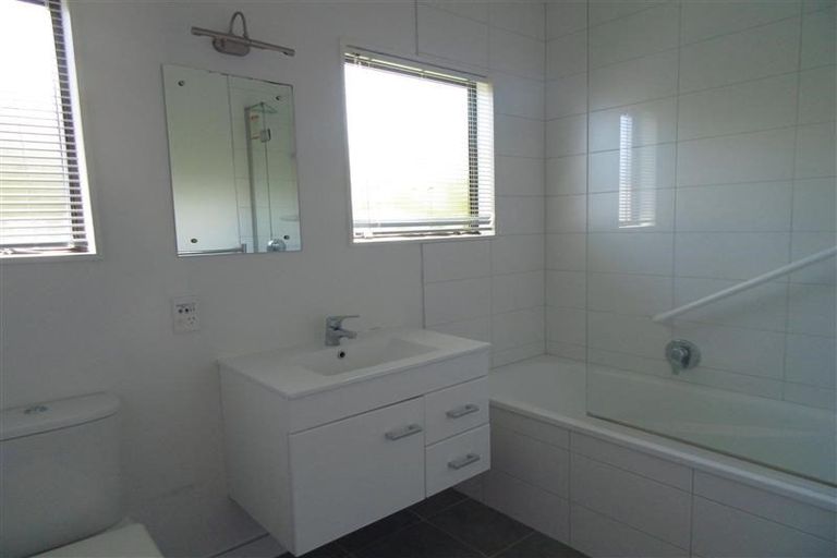 Photo of property in 2/17 Glamorgan Drive, Torbay, Auckland, 0630