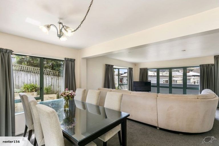 Photo of property in 1 Oak Grove, Mount Cook, Wellington, 6011