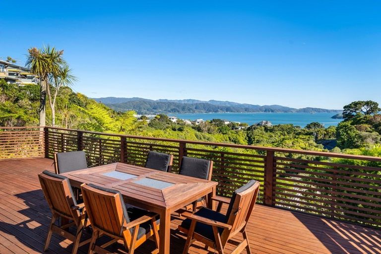 Photo of property in 40 Akatea Road, Korokoro, Lower Hutt, 5012