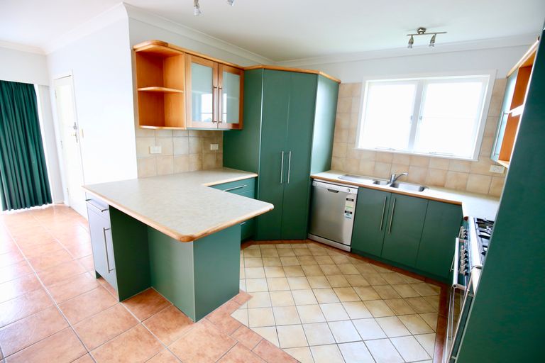 Photo of property in 18 Windsor Road, Maeroa, Hamilton, 3200