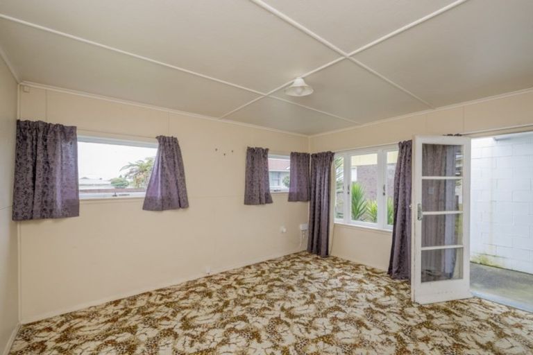 Photo of property in 77 Bartholomew Road, Levin, 5510