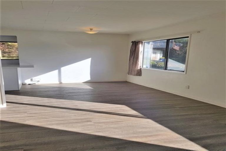 Photo of property in 2/21 Walnut Lane, Browns Bay, Auckland, 0630