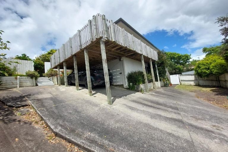 Photo of property in 1/59 Santiago Crescent, Unsworth Heights, Auckland, 0632