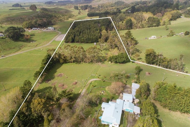 Photo of property in 259 Kahuterawa Road, Linton, Palmerston North, 4472