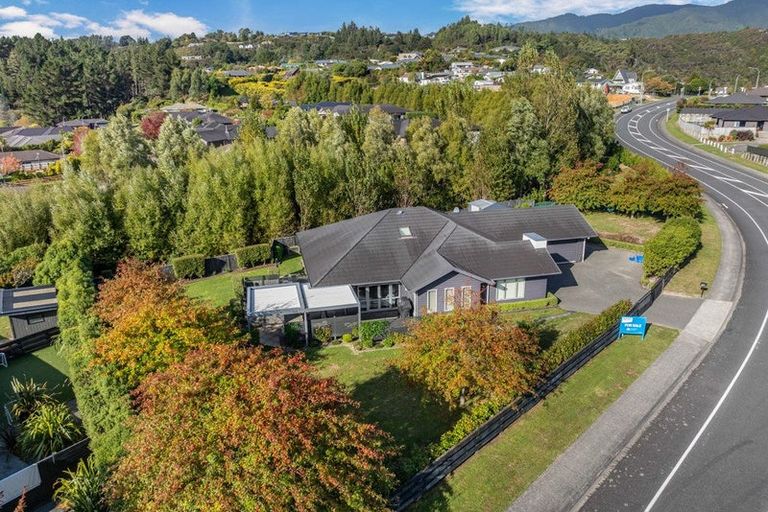Photo of property in 140 Norana Road, Timberlea, Upper Hutt, 5018