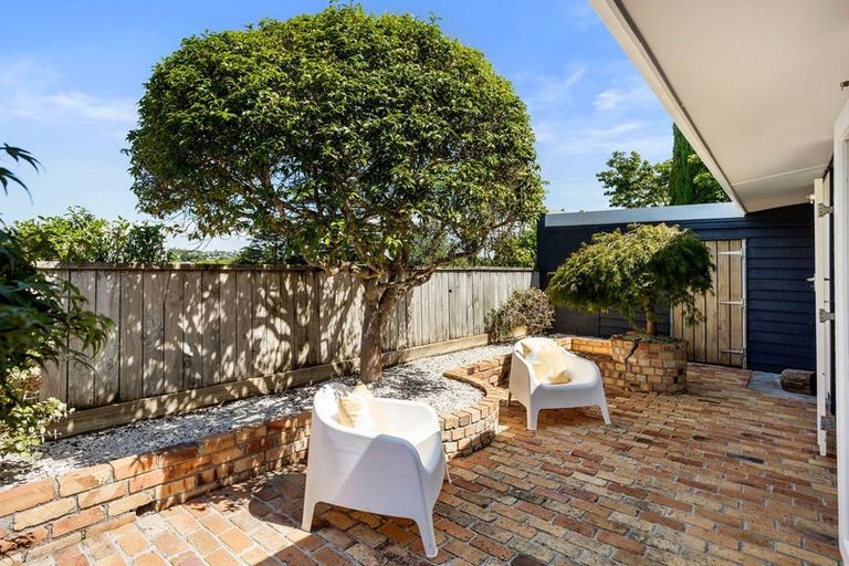 Photo of property in 4 Gladys Avenue, Glenfield, Auckland, 0629