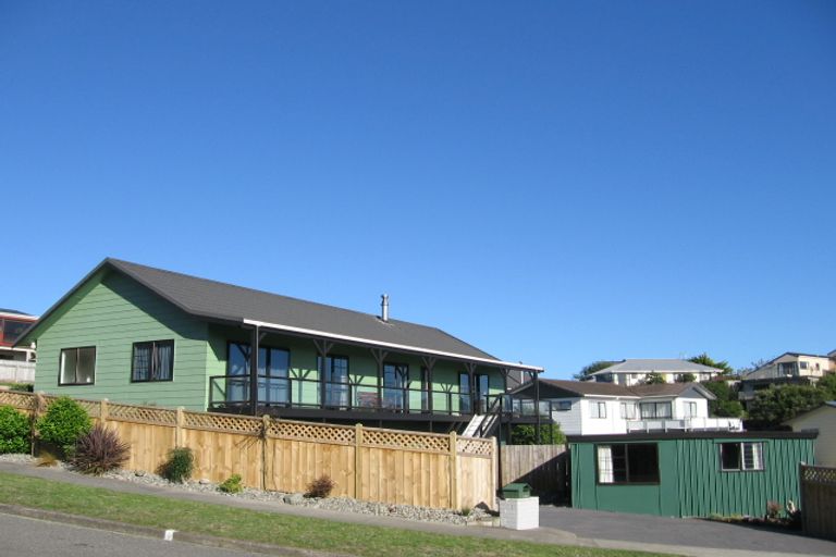 Photo of property in 4 Pine Ridge Terrace, Waikanae Beach, Waikanae, 5036