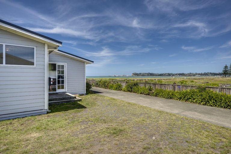 Photo of property in 64 The Esplanade, Westshore, Napier, 4110