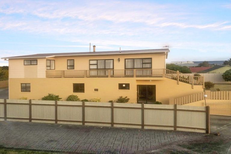 Photo of property in 3 Hartley Street, Foxton Beach, Foxton, 4815