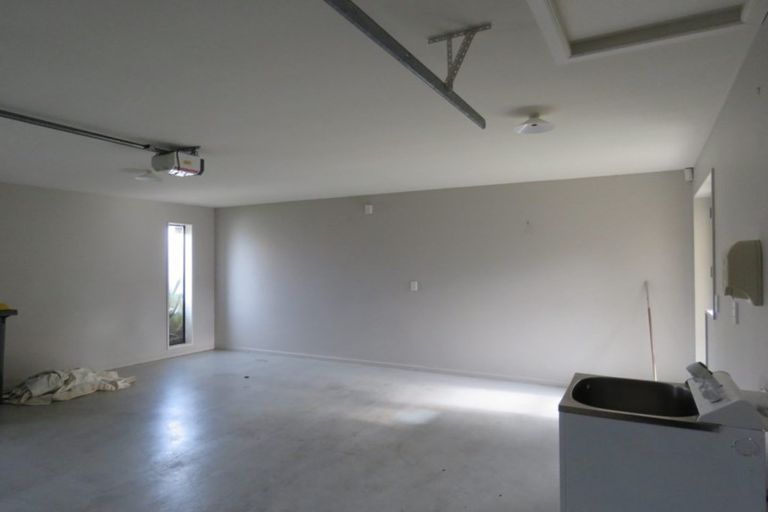 Photo of property in 6 Sheraton Place, Redwood, Christchurch, 8051