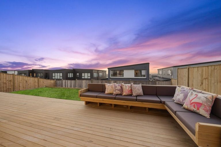 Photo of property in 11 Mill Hill Close, Flat Bush, 2019